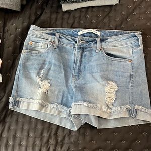 Lot of shorts Union Bay, Celebrity Pink and more. Size 5 and small.